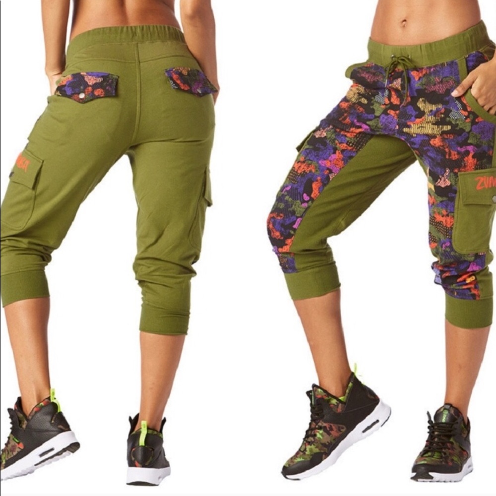 Zumba Camo Lounging Capri cargo pants Small.